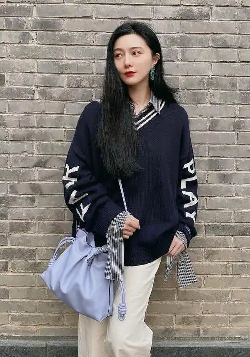 范冰冰现身香港街头,路人拍的素颜还真不一样,容貌状态让人惊艳|衣品