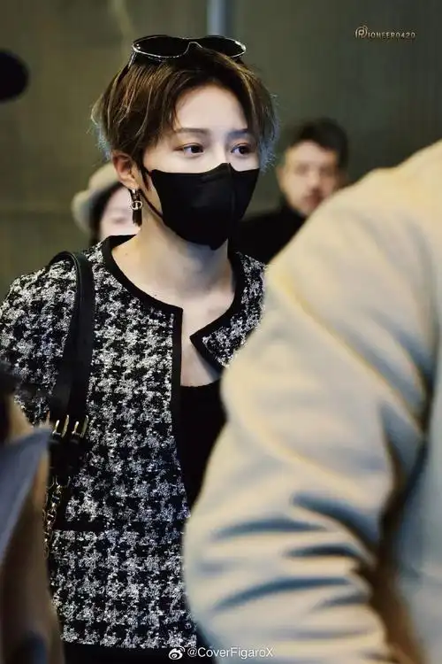 刘雨昕巴黎机场路透##刘雨昕超话冲浪环游世界