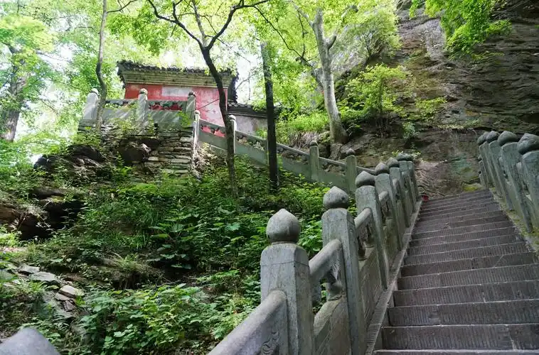 问道武当山:探秘武当神道上的黄龙洞,朝天宫