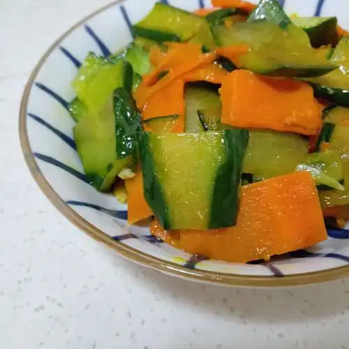 胡萝卜炒黄瓜