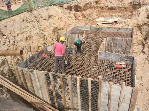 大朗南路跨线桥左幅4#承台施工.