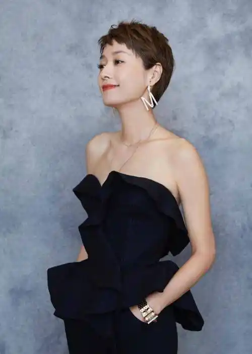 马伊琍穿手工碎花裙,这气质配得上华鼎奖最佳女主,减龄时髦_孙芳_发型