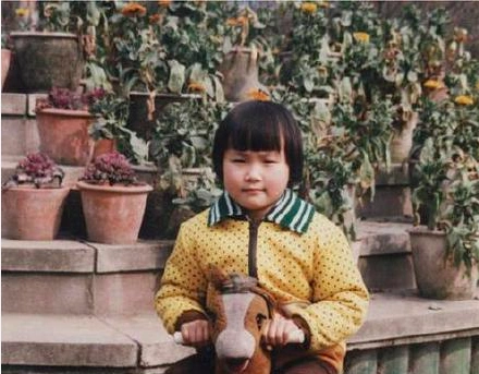 邓紫棋小时候就很可爱华晨宇是憨憨张碧晨爱做搞怪的表情