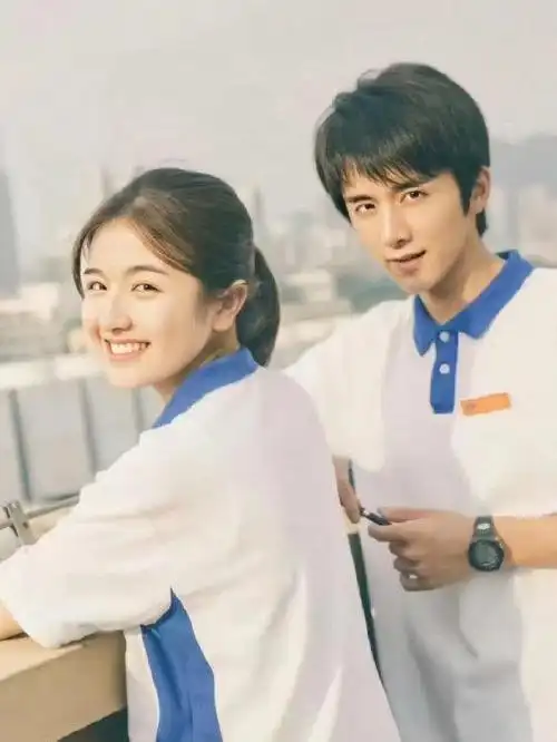 张新成李兰迪恋情轨迹 2017年,合作青春校园剧《你好,旧时光》结缘