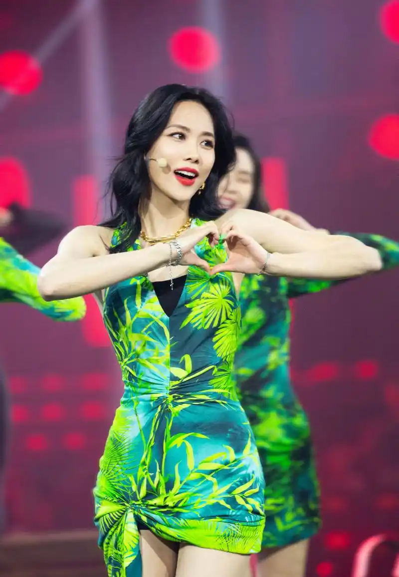 > 王霏霏《乘风破浪的姐姐》十二期剧照图片(2/4)