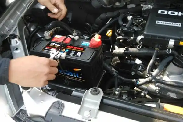 保养维修服务更换蓄电池