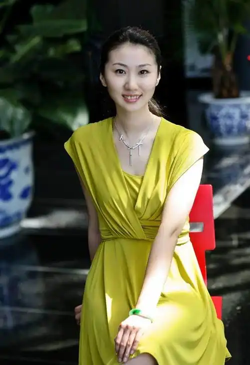 阿呆,你进来看看李莉像不像你媳妇