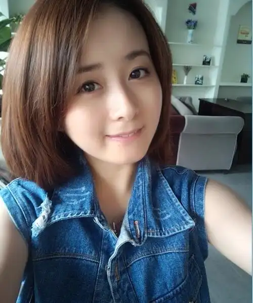 在美图秀秀新闻页有看到她的自拍 求告知