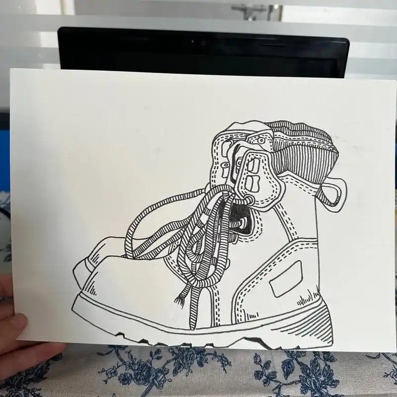 马丁靴线描版.#黑白线描画 #抖音图文推荐计划 #好的作品都 - 抖音