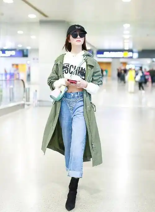 原创胡冰卿前卫造型亮相大方秀出迷人锁骨87斤体重太惹人羡慕了