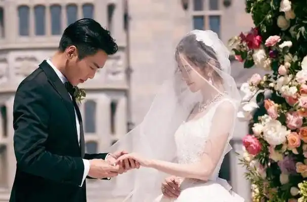 娱乐圈救赎爱情甜蜜展现,一对欢喜冤家