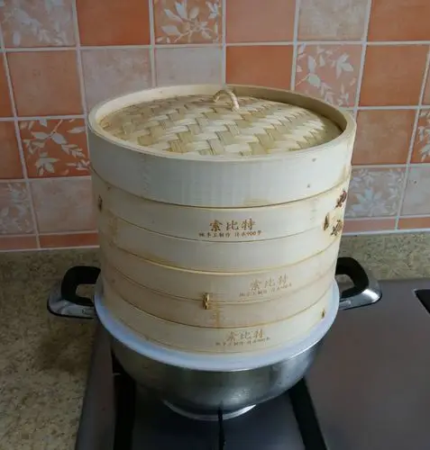 用笼屉蒸馒头口感比较好!