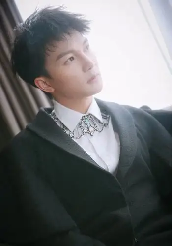 周深 -《风景》:春花开了秋月清 冬阳落了夏虫鸣