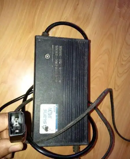 绿源黑金版电动车充电器(西普尔60v20a)