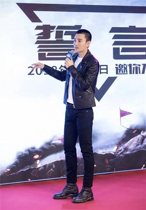 贾乃亮励志从头做起留精干小平头李小璐风波后首公开亮相