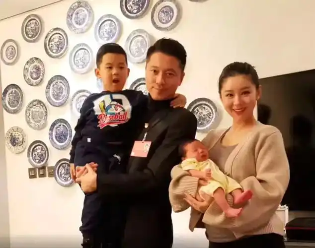 王雷李小萌恩爱16年零绯闻结婚9年生两个孩子如今幸福美满