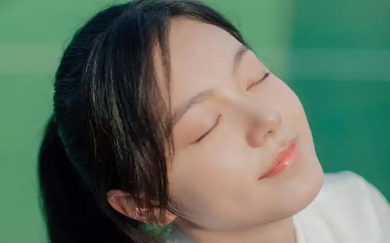 赵今麦制服壁纸-美女壁纸-高清美女图片-第5图-娟娟壁纸