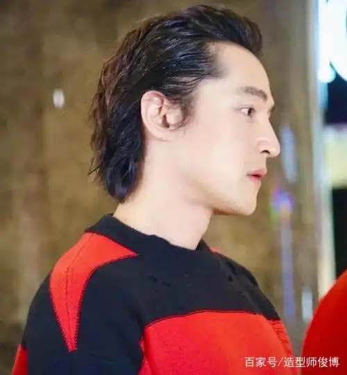 胡歌新发型"卷发背头",潮男必备款