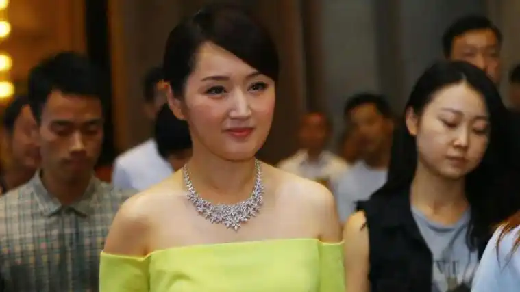 鲍毅个人简历多大年龄 曝出杨钰莹结婚怎么回事