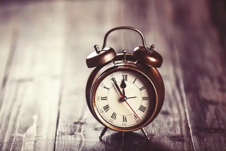 关于时间的唯美句子(十句珍惜时间的名言)