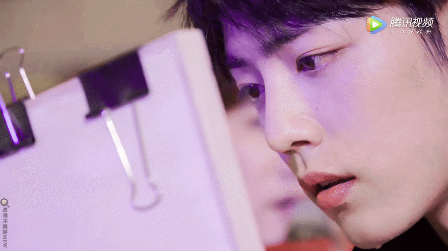 肖战 回力动图年少有为