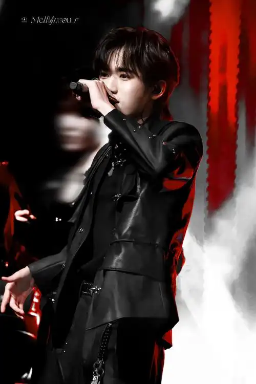 宋亚轩智族gq创意大赏##宋亚轩gq盛典##时代少年团gq舞台照##今刃星