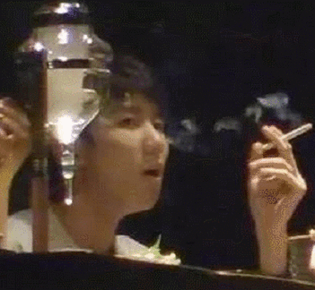 华晨宇抽烟照被她曝光,这个节骨眼,是想蹭王源热度?