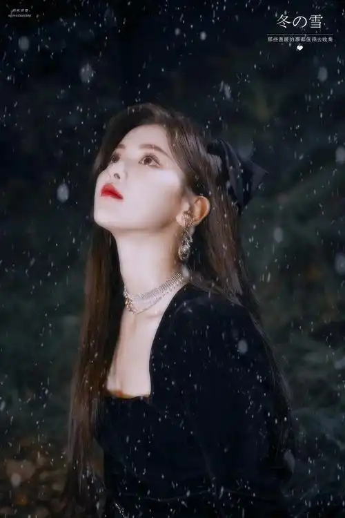 有没有杨超越微信聊天背景图片推荐