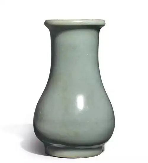 南宋 龙泉窑仿官窑式瓶(2-3万)  高14.3厘米