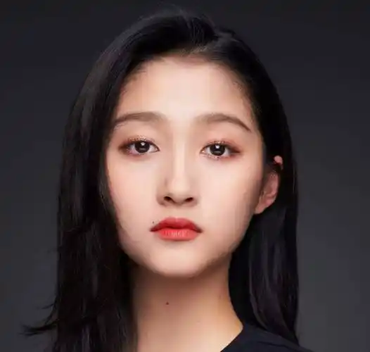 原创关晓彤最新妆容美出新高度她的少女感都是这个口红颜色给的