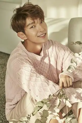 他被称是"韩国第一神颜",38岁增肥后重回颜值巅峰,令人羡慕_李准基