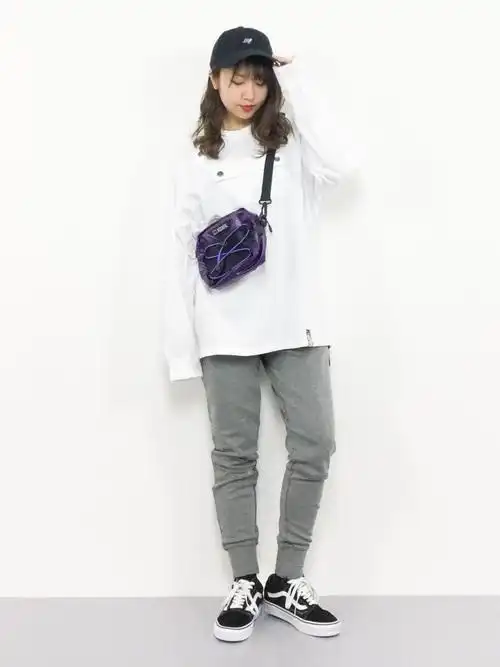 搭配nike裤子(灰色系)的女性时尚穿搭总览