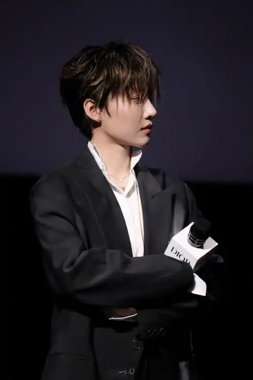 迪奥品牌大使刘雨昕