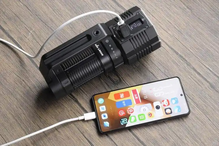 光明使者旗下最强菲尼克斯fenixlr60r智能屏机械调光手电体验