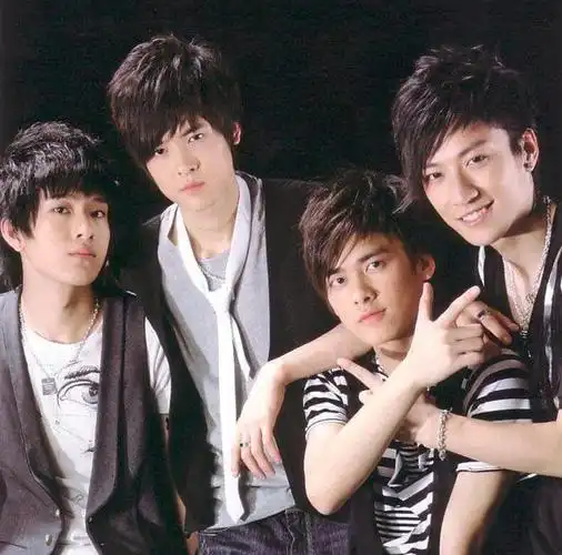 "倾城四少"境遇不同,有人当红有人成家,乔任梁永远28岁