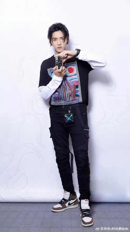 你见过最会穿搭的人 潮流合伙人吴亦凡时尚icon