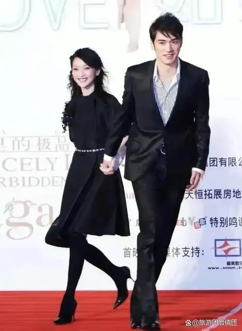 尊龙和金城武哪个是真正的亚洲洲草?看他们的照片就有答案了