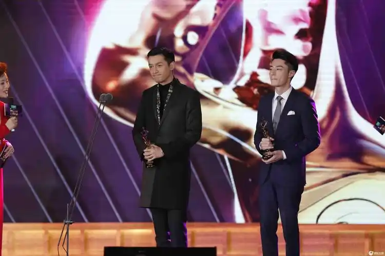 胡歌和霍建华,娱乐圈的两大男神,私底下两个人的友情也是非常的好