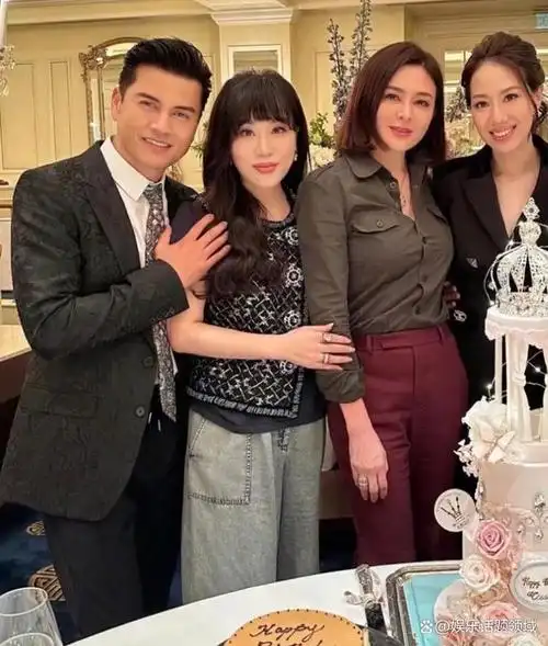 近日,吕良伟在个人社交平台晒出一组和关之琳大美女的合照.