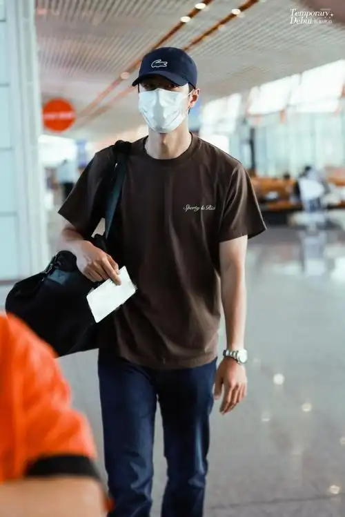 王一博##王一博机场照