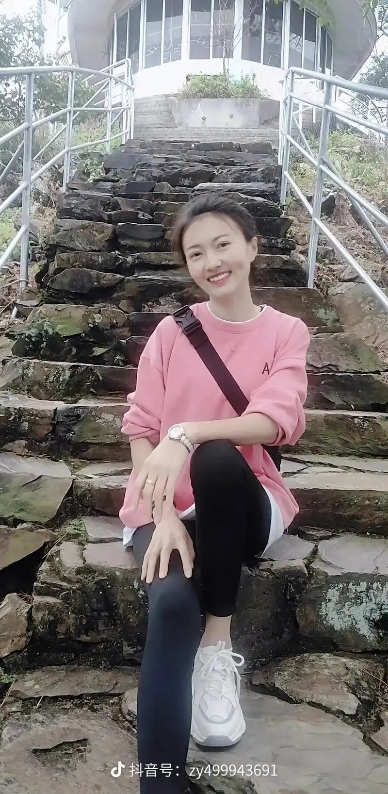 好难过啊,好难过哦,好想回家找老婆,可惜就是工钱拿不着(07; - 抖音