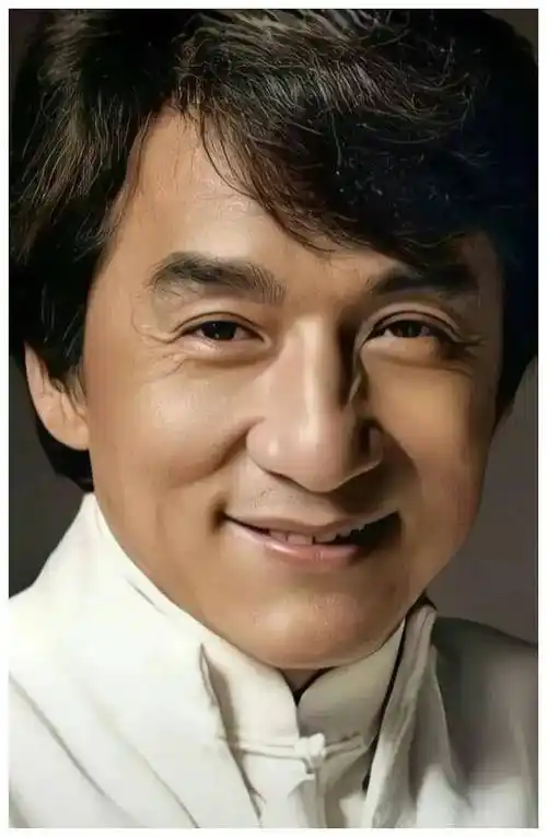 成龙头发花白网友晒出断崖式衰老照震撼一时