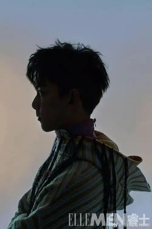 卧槽,郭子凡和吴磊两个人侧脸好像 尤其是鼻子