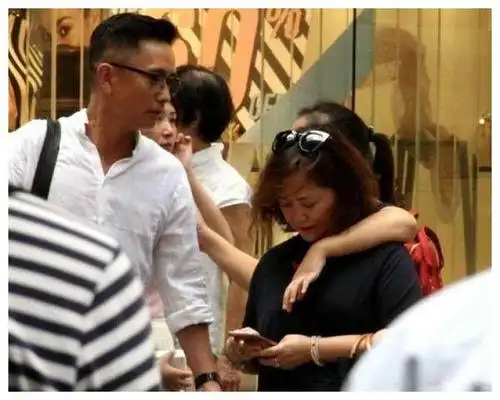 谢君豪的妻子是他的发妻,两人在1996年结婚,2001年有了一个宝贝女儿