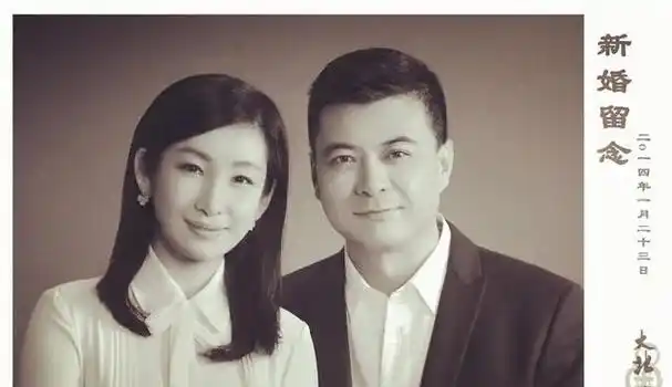 王新军和秦海璐在2011年的时候,因为拍摄《独立纵队》而结识,他们之间