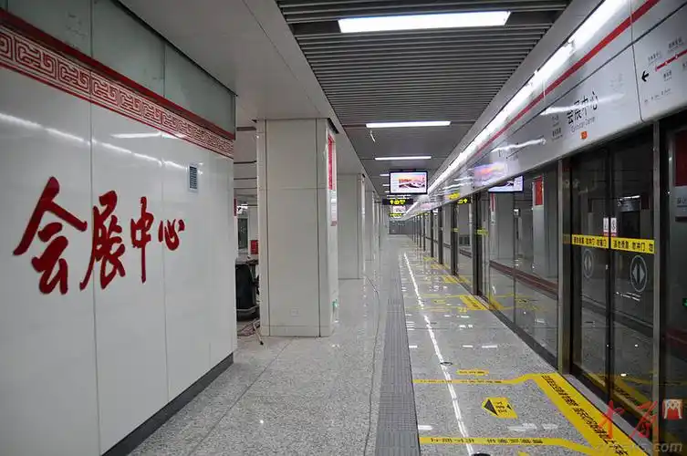 郑州地铁会展中心站出入口造型别致未来与4号线交叉