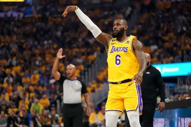 詹姆斯季后赛是nba最棒时刻不会将在球迷面前打球视为理所当然