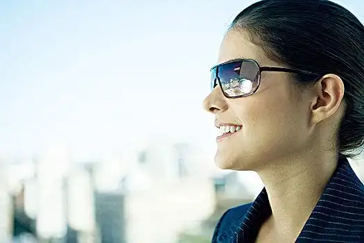 女人,戴着,墨镜,天际线,背景,侧面