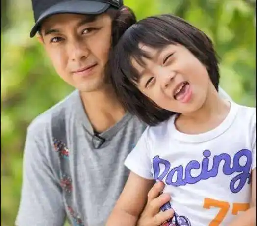 7年后,林志颖再带kimi录节目,眉眼变化不大,已长到妈妈肩部_儿子_模样