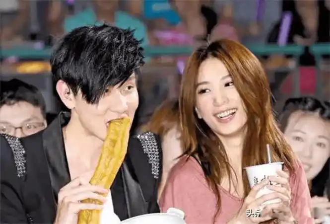 林俊杰空难女孩叫什么1997年女友空难事件原因